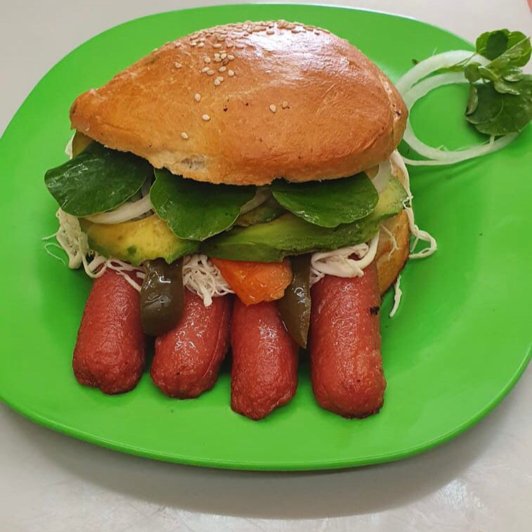 CEMITA DE SALCHICHA ..