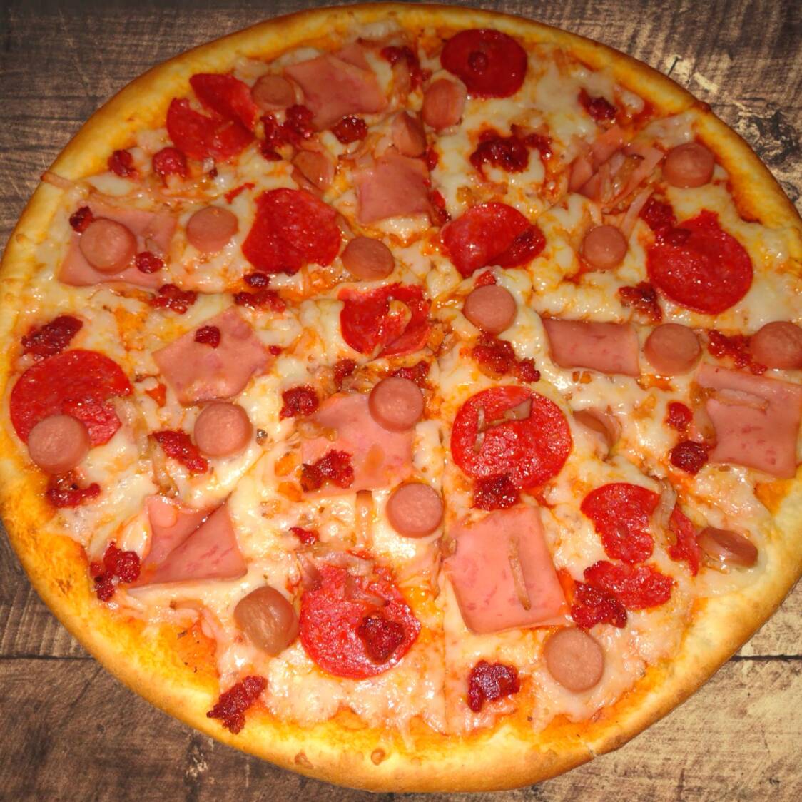 Pizza de Carnes Frías