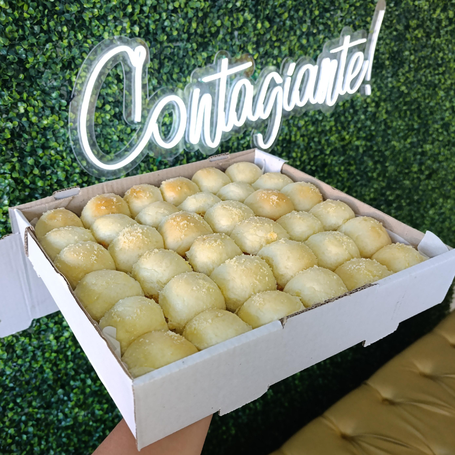O tradicional pão delícia, com recheio cremoso de frango. Contém 4 unidades.