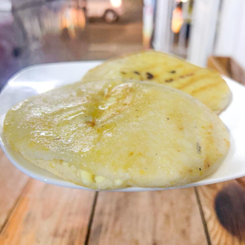 AREPA CON QUESO