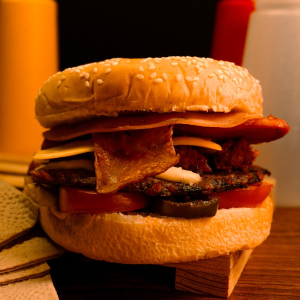 Leviatan (Hamburguesa con Un poco de Todo)