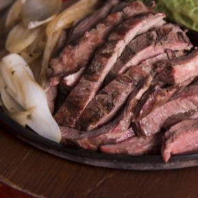 PLATO PERSONAL DE CARNE ASADA 250 GMS