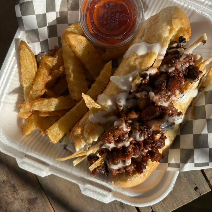 RED HOT CHILLI DOG + PAPAS