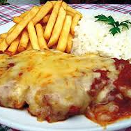 Acompanha arroz e fritas