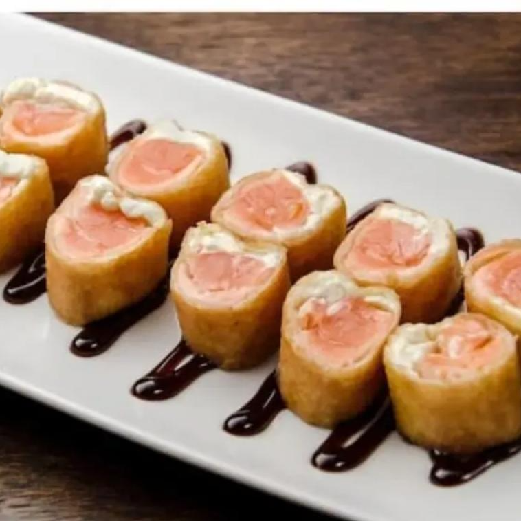 Massa de Haromaki, cream cheese, salmão, kani .
Finaliza com cebolinha e gergelim.
Molhos; Shoyu e Teriaki.