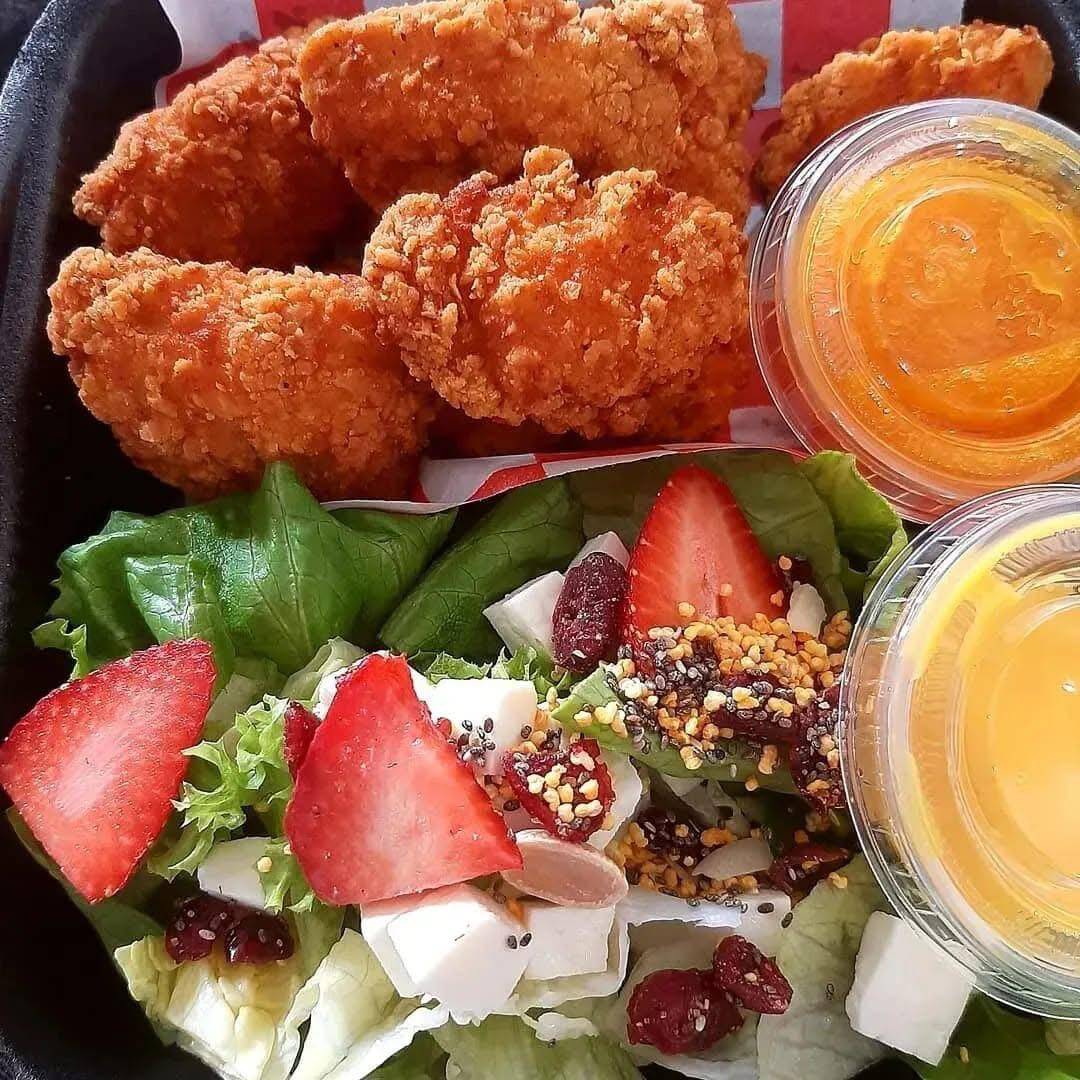 BONELES BUFALO CON ENSALADA