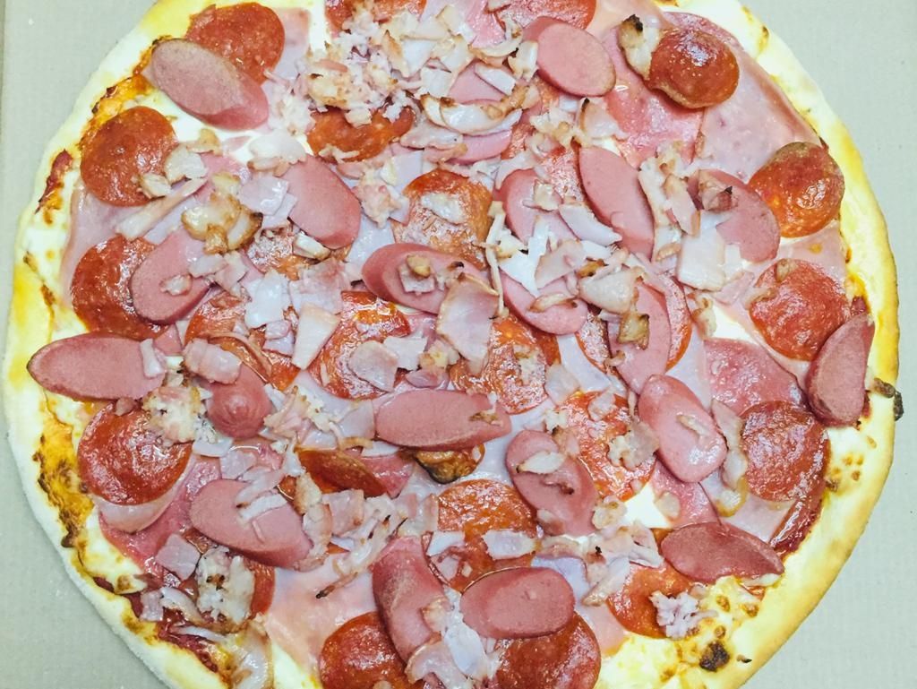 Pizza Carnes frías