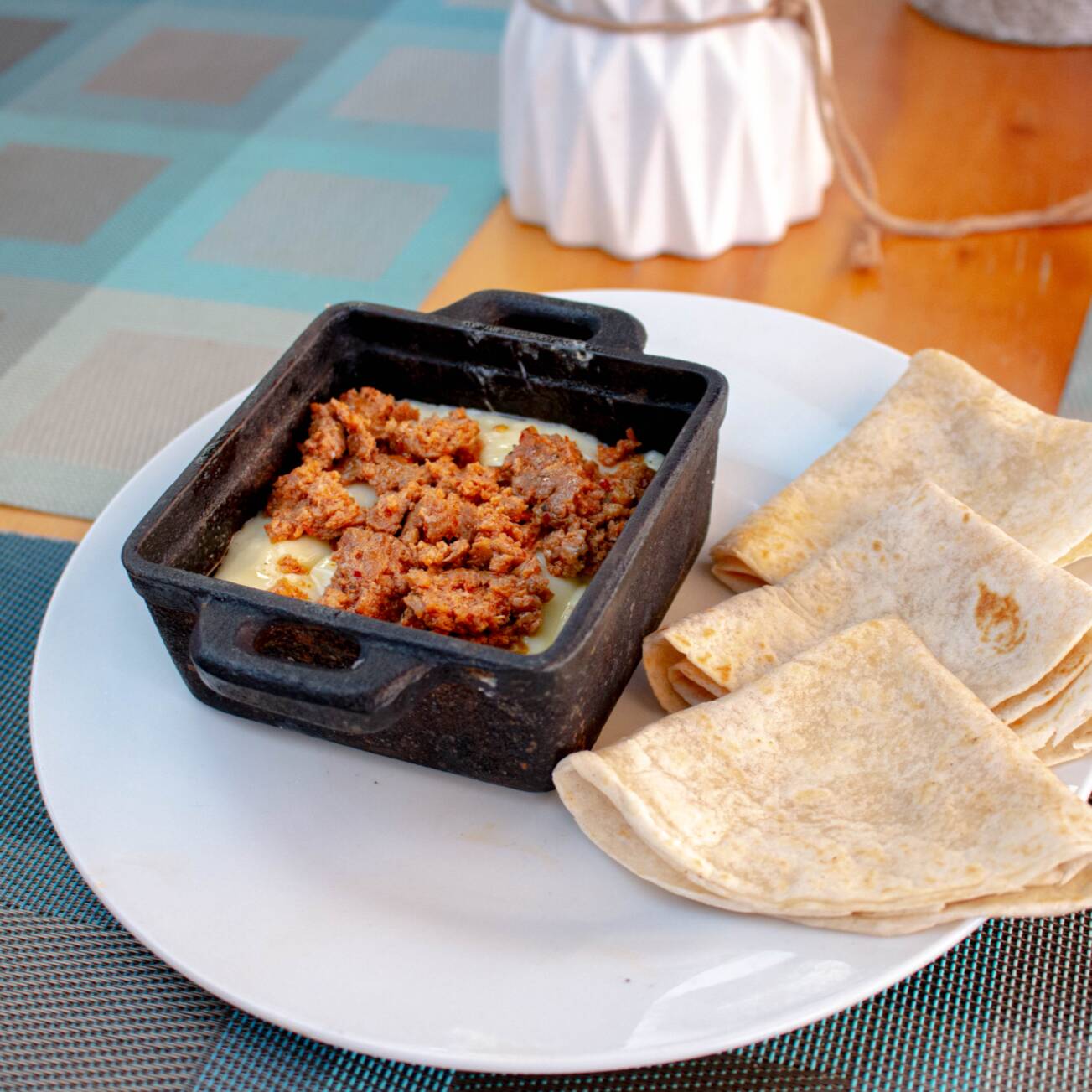Queso Fundido con Longaniza
