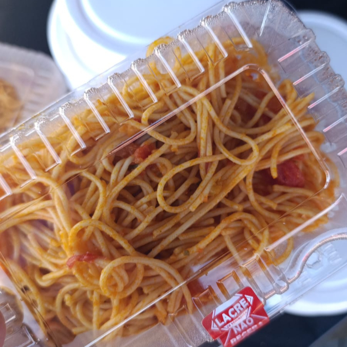 macarrao espaguete,massa de tomate mantega,cheiro verde e tomate 400gm