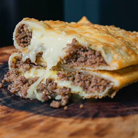 Carne moída da casa com queijo.