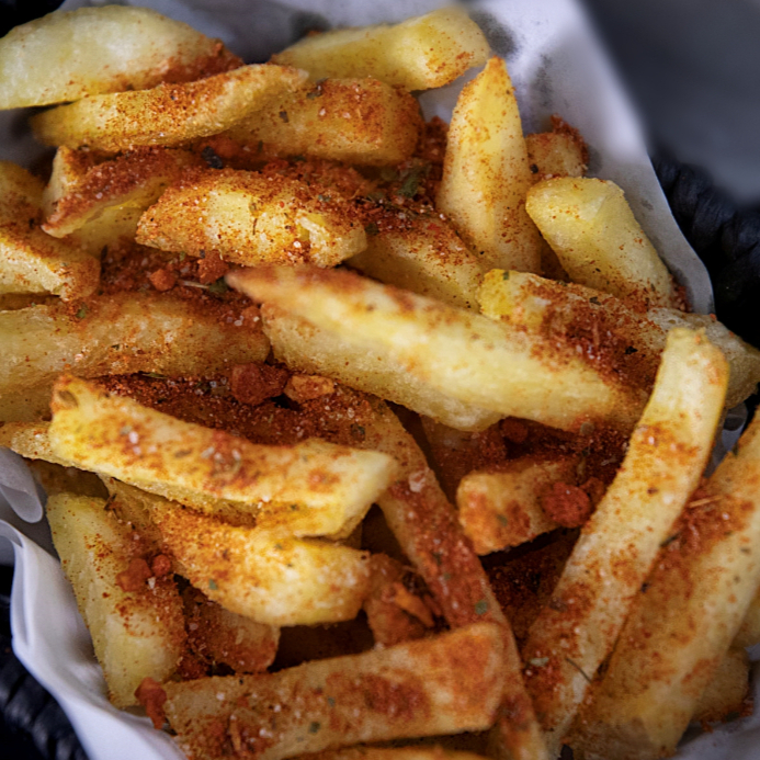 batata frita com temperos especiais da casa. Acompanha molho barbecue.