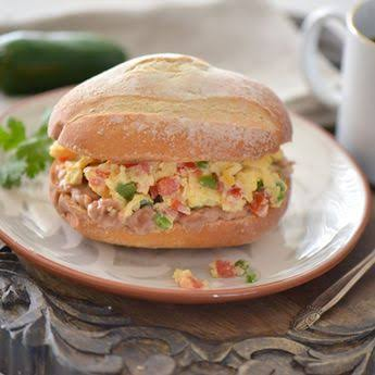 Torta de huevo a la mexicana