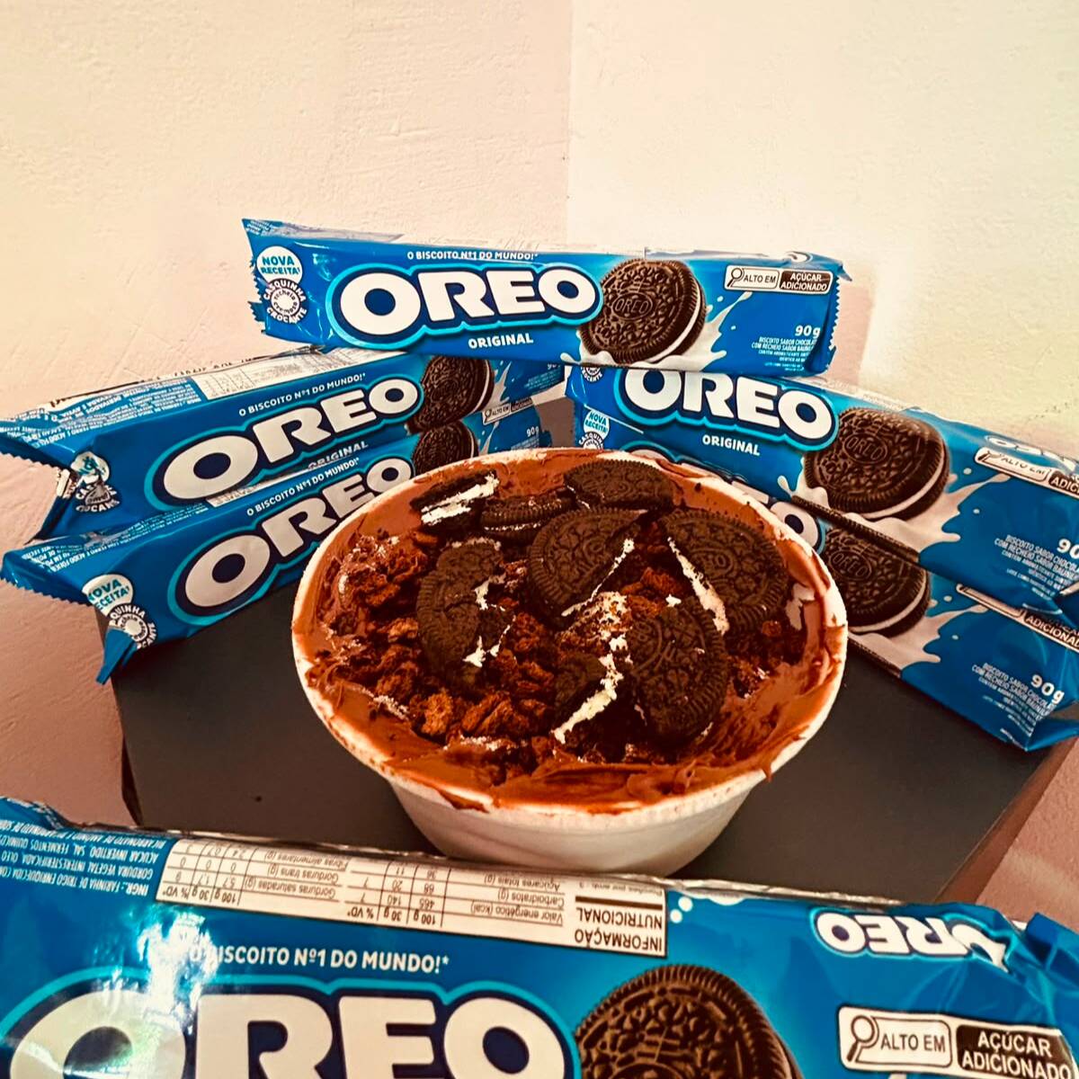 Delicioso açaí cremoso ,com leite condensado ,leite em pó ,creme de avelã, ovomaltine e Oreo .
Uma explosão de sabor irresistível,com uma crocancia e um sabor que derrete na boca
(Não trocamos adicionais,apenas retiramos ). vai no isopor