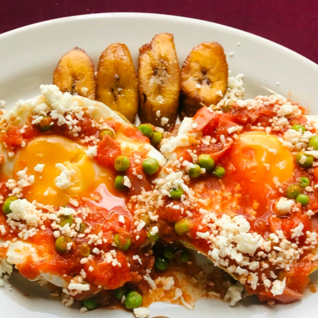 Huevos Motuleños + Coca 600ml