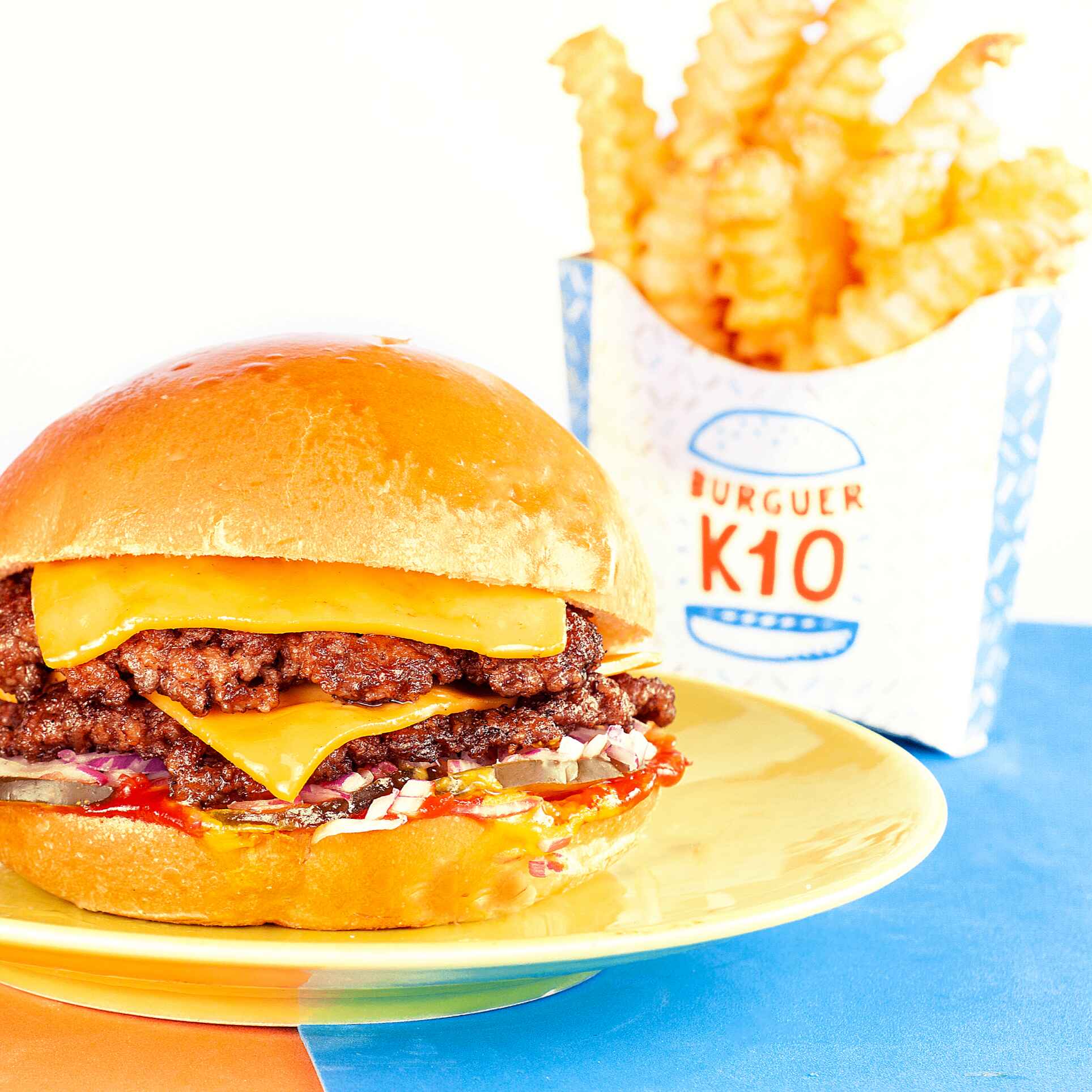 01 K-Burguer 2.0 (Linha Dupla) + 01 K-itute Krocante. A Dupla Perfeita Pra Matar a Fome e Deixar o Seu Bolso Feliz!! Simples, Gostoso e na Medida Certa.