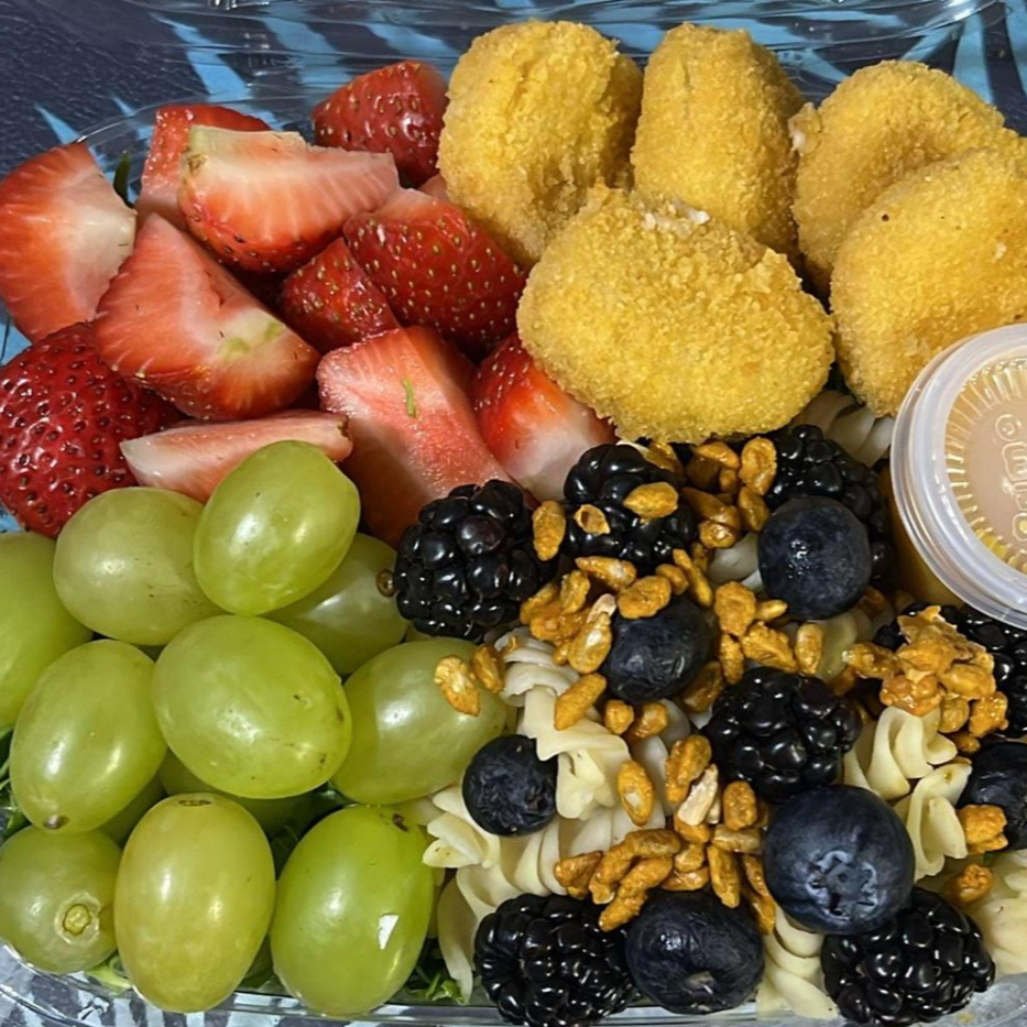 PASTA FRUTAL CON NUGGETS