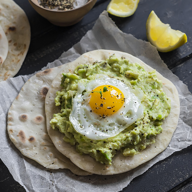 Tortillas de Maíz Huevo en Salsa Verde