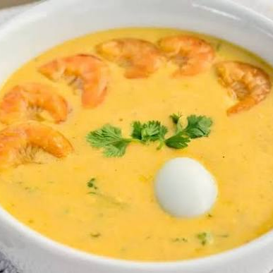 Um caldo leve e aromático, feito com camarões frescos e temperos do mar. Ideal para quem aprecia os sabores do litoral brasileiro.