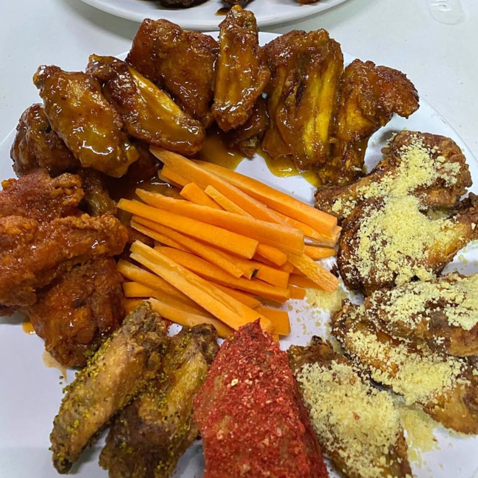 Platón 21 pzas Alitas (BBQ, MANGO Y MIEL MOSTAZA)
