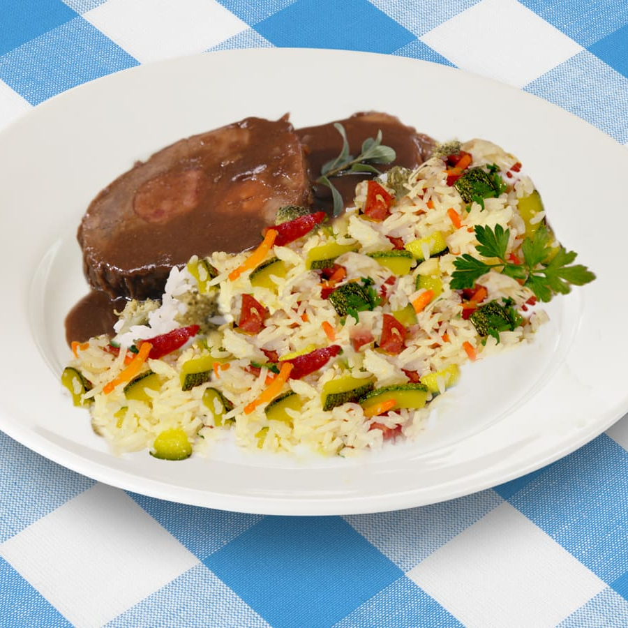 Refeição congelada, 7 minutos no micro ondas e pronto.       Ingredientes: Arroz, abobrinha, carne bovina, cenoura, pimentão, óleo misto de soja e azeite, manteiga, salsa, cebola, alho, pimenta do reino e sal.