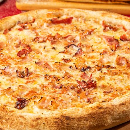 Molho de tomate, muçarela, fatias de calabresa defumadas e requeijão Catupiry.