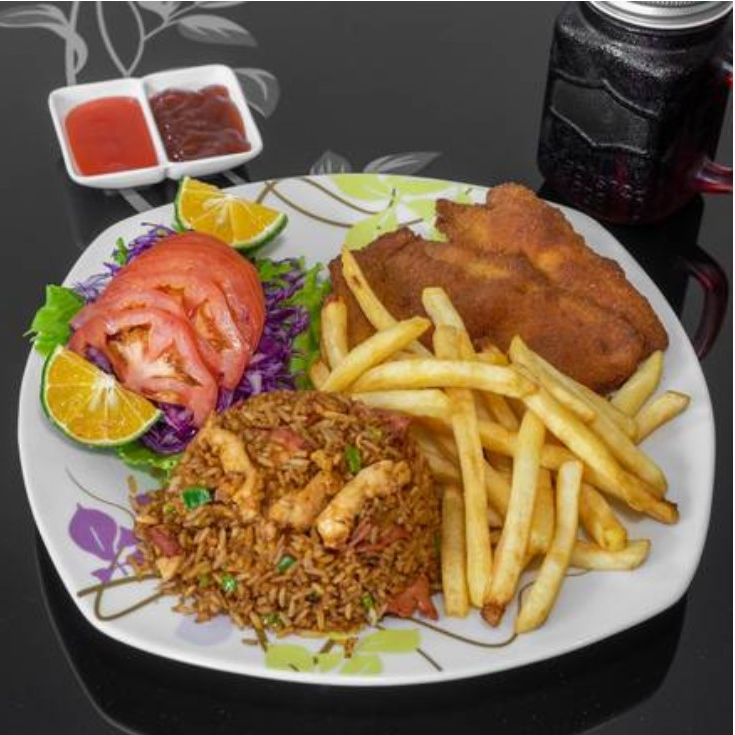 Pollo Empanizado con Arroz Cantones y Ensalada
