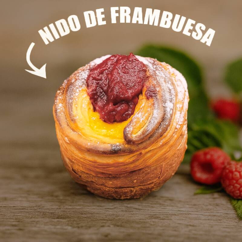 Nido de Frambuesa con Crema Pastelera