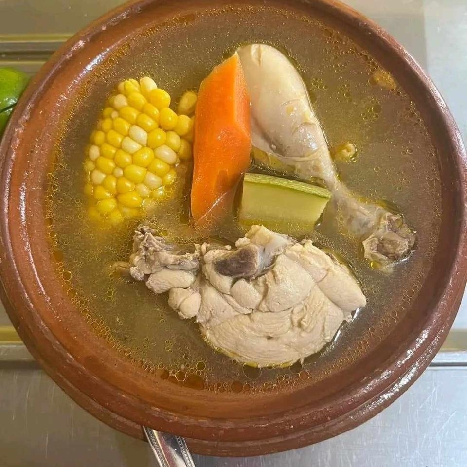 Caldo de Pollo
