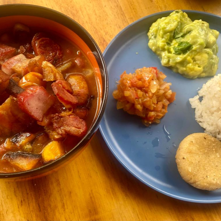 Cazuela de Frijoles - Disponible los domingos
