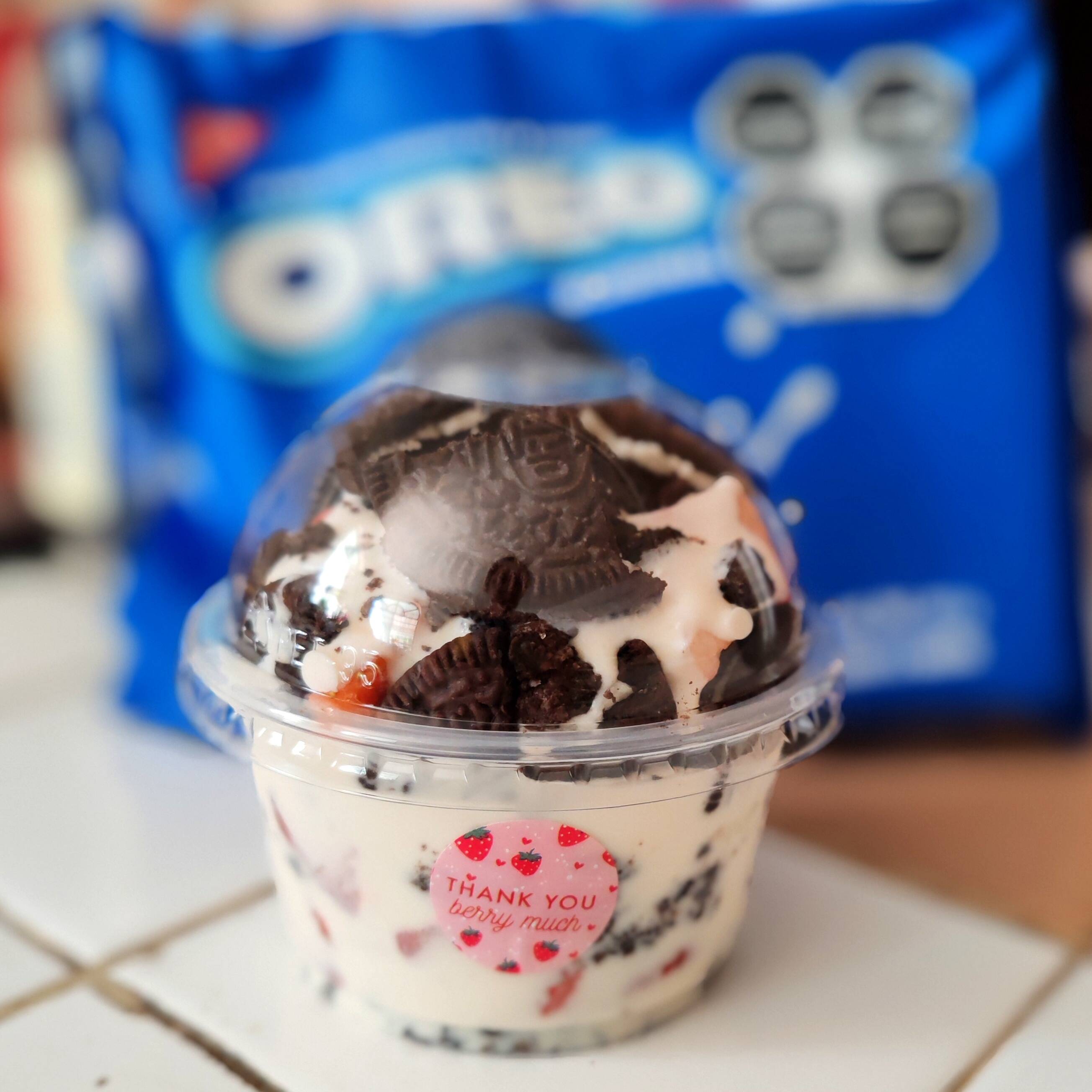 Fresas con Crema y OREO-Chica