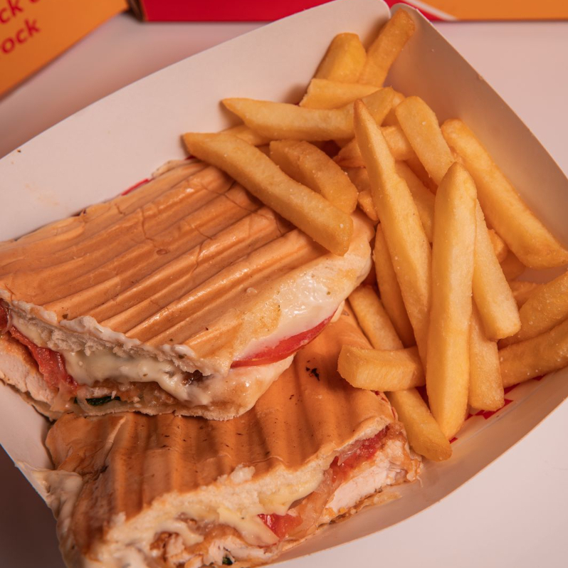 Sandwich Pollo Broaster