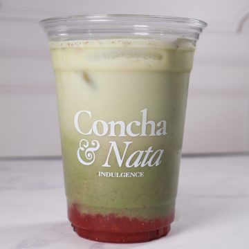 Strawberry Matcha Frío