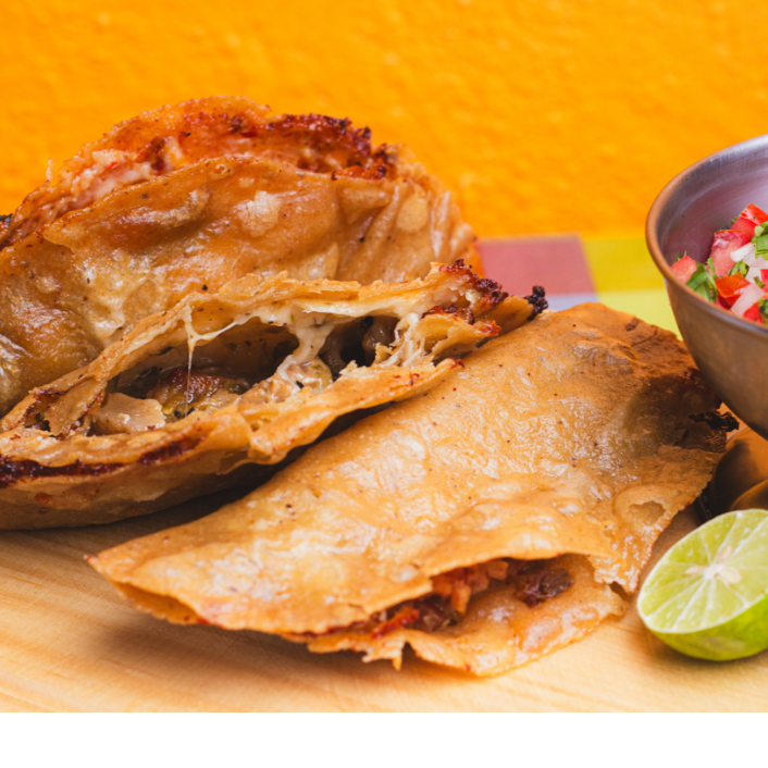 Quesadilla de Chicharrón en Salsa Verde