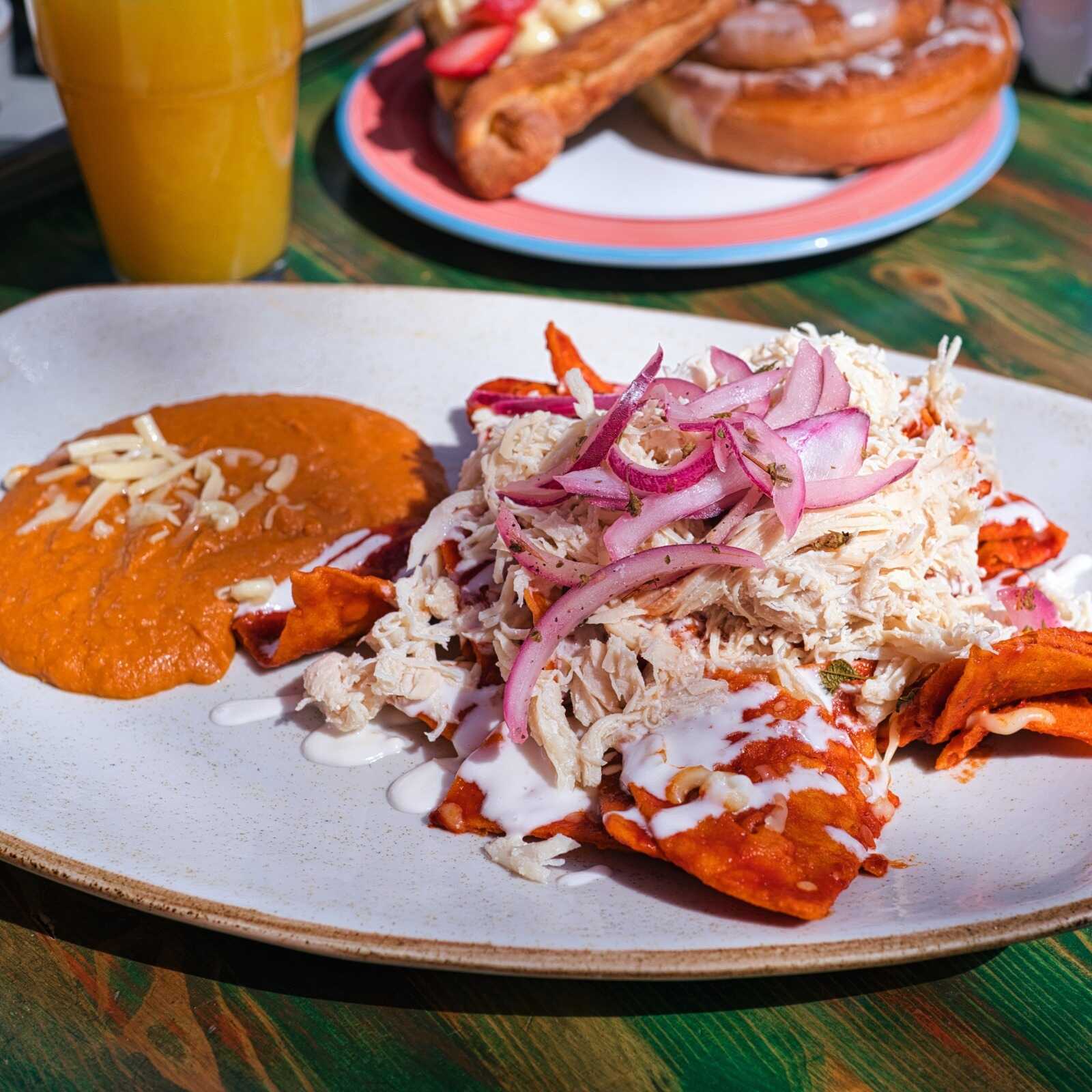 CHILAQUILES SAN BENITO (POLLO)