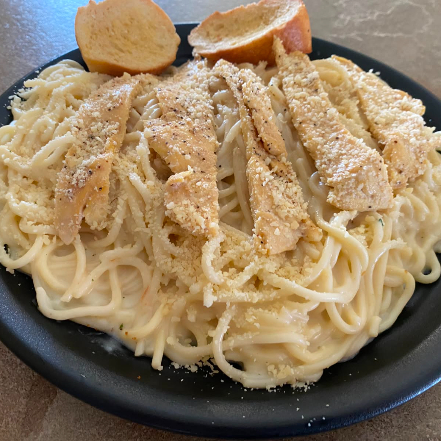ESPAGUETI A LA CREMA CON POLLO