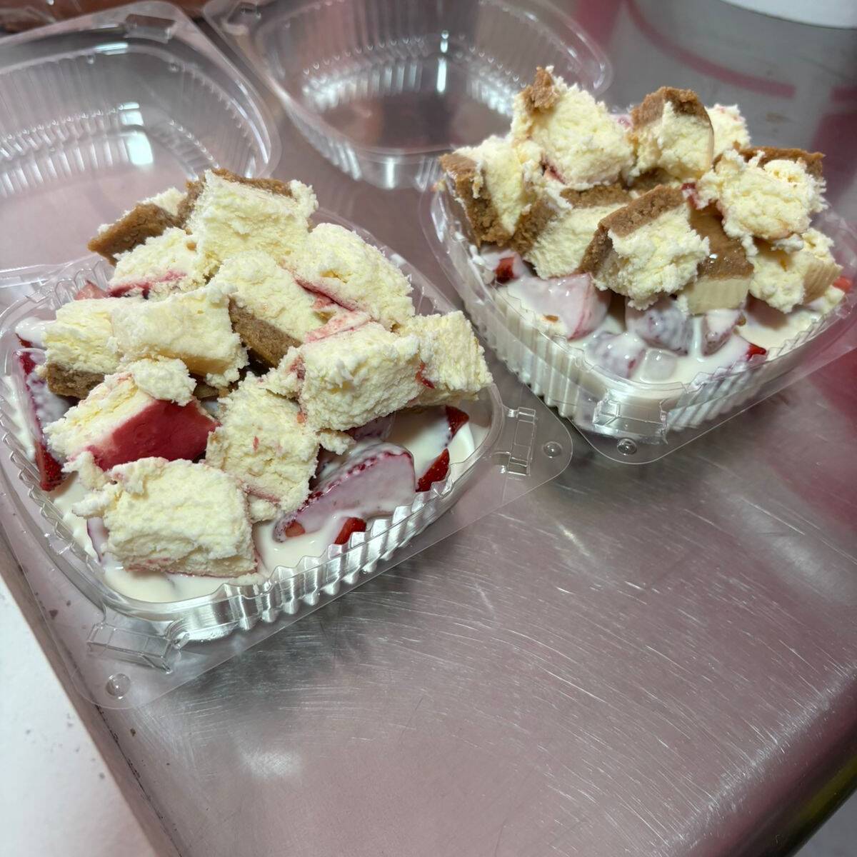 FRESAS CON CREMA Y FLAN