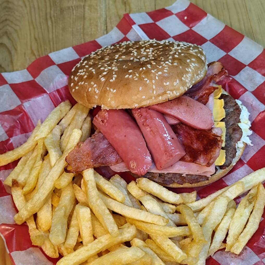 Hamburguesa Monchosa con Papas