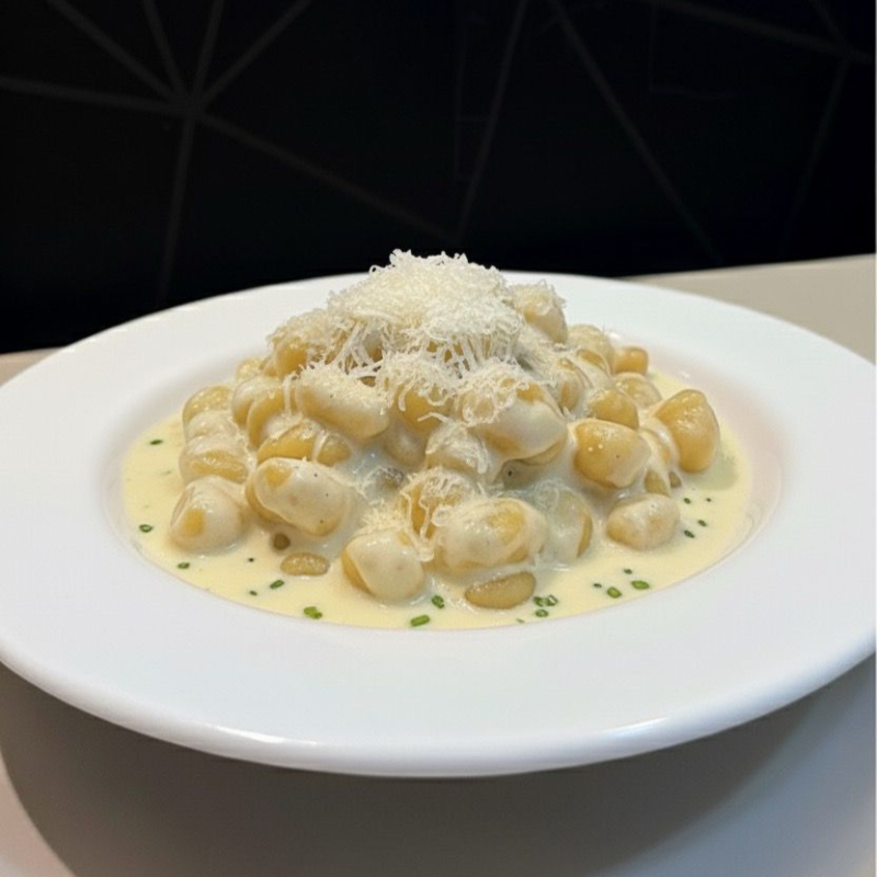 Gnocchi de batatas, ao molho branco caseiro da DoTrigo.