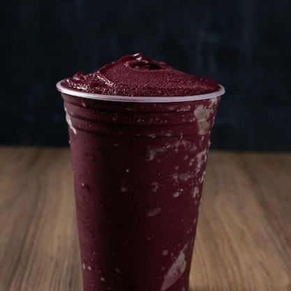 Açaí premium com camadas de recheio da sua preferência