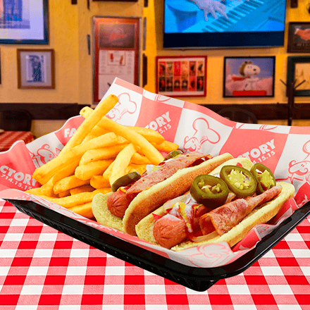 Hot Dogs con Tocino y Papas Fritas