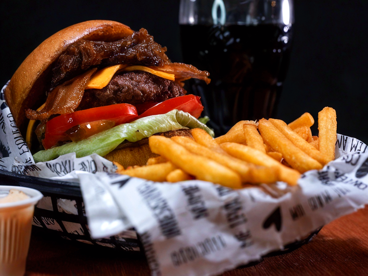 Lux Hamburgueria Pizzaria & Petiscaria