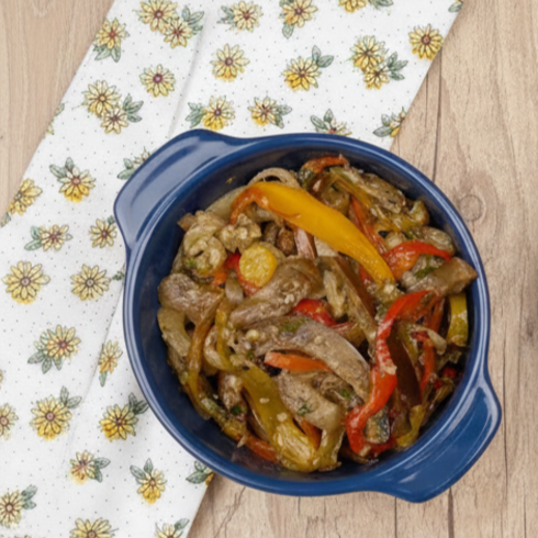 Antepasto de berinjela com pimentões, cebola e especiarias