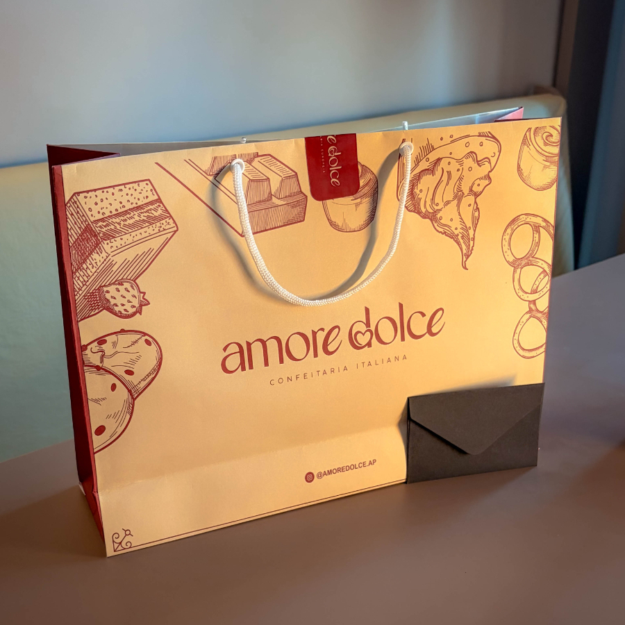 Para presentear aquela pessoa especial. Nos envie nas observações do pedido a mensagem que deseja colocar dentro na cartinha. E selecione os doces mais lindos para enviarmos nele.