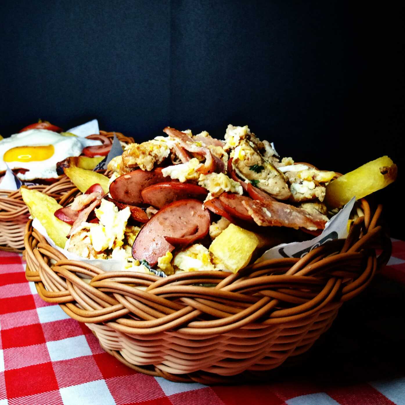 Salchipapa Carbonara