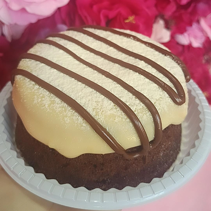 Delicioso bolo de ninho com Nutella na massa de chocolate mini vulcão 500 gramas