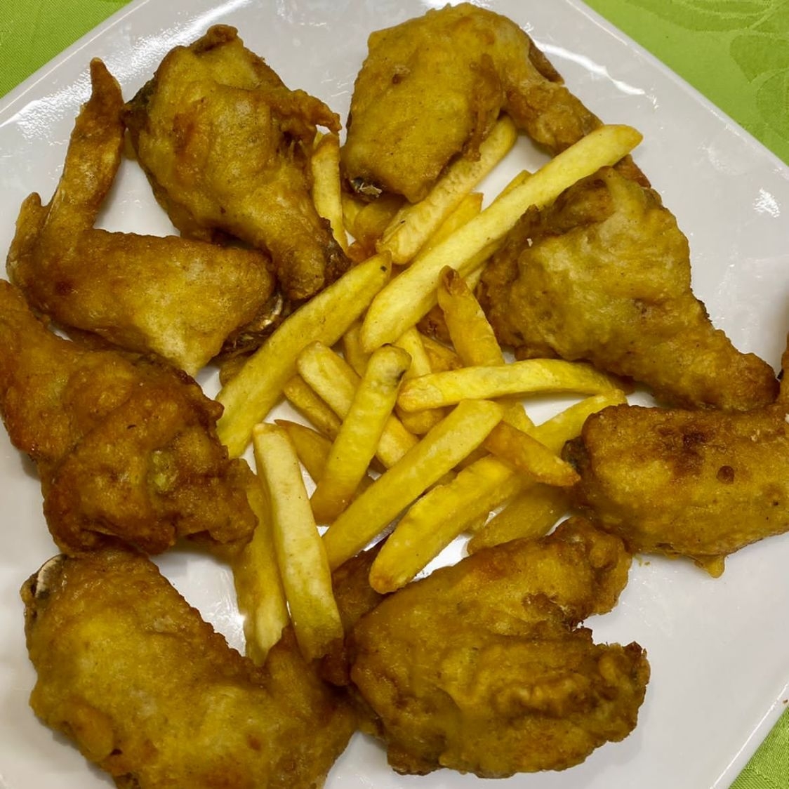 3-Alitas de Pollo Fritas 8 unida