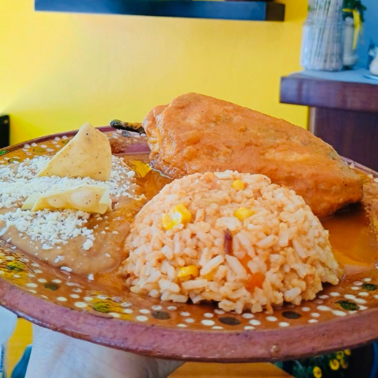 Chile Relleno + 1/2 L de Agua
