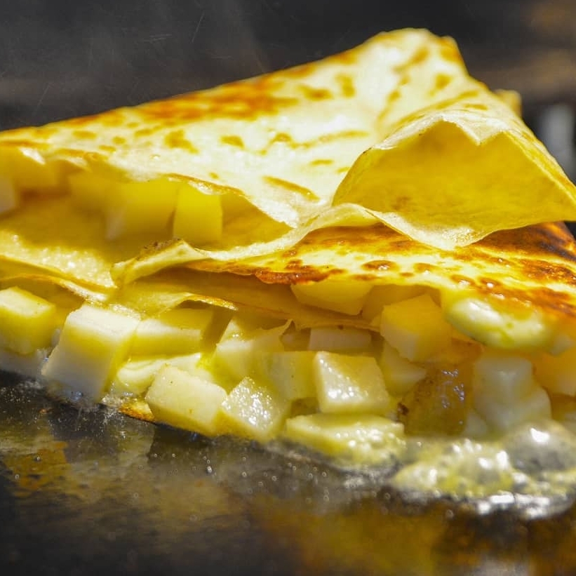 Queijo mussarela, palmito picado e orégano