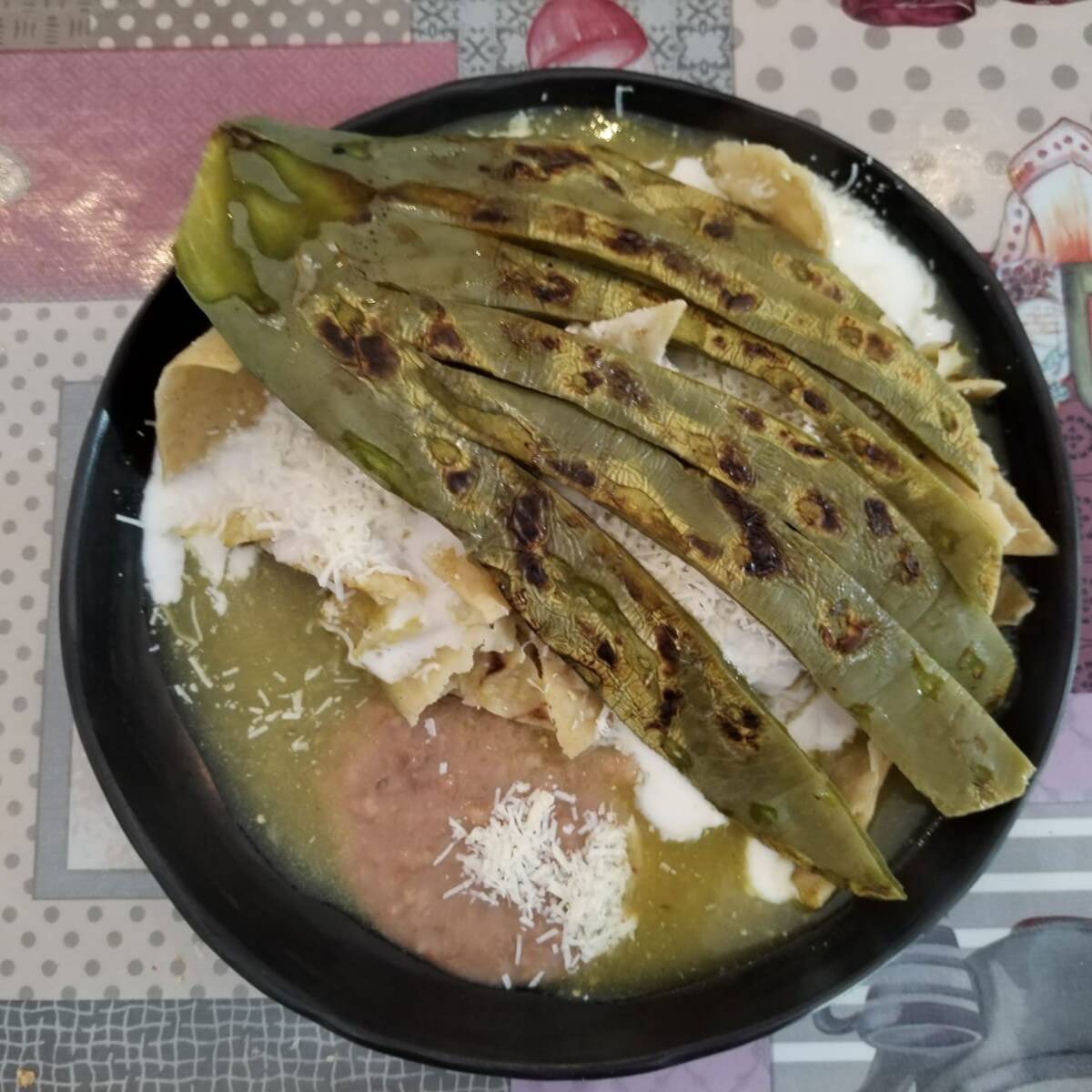 Chilaquiles con Nopales Verdes