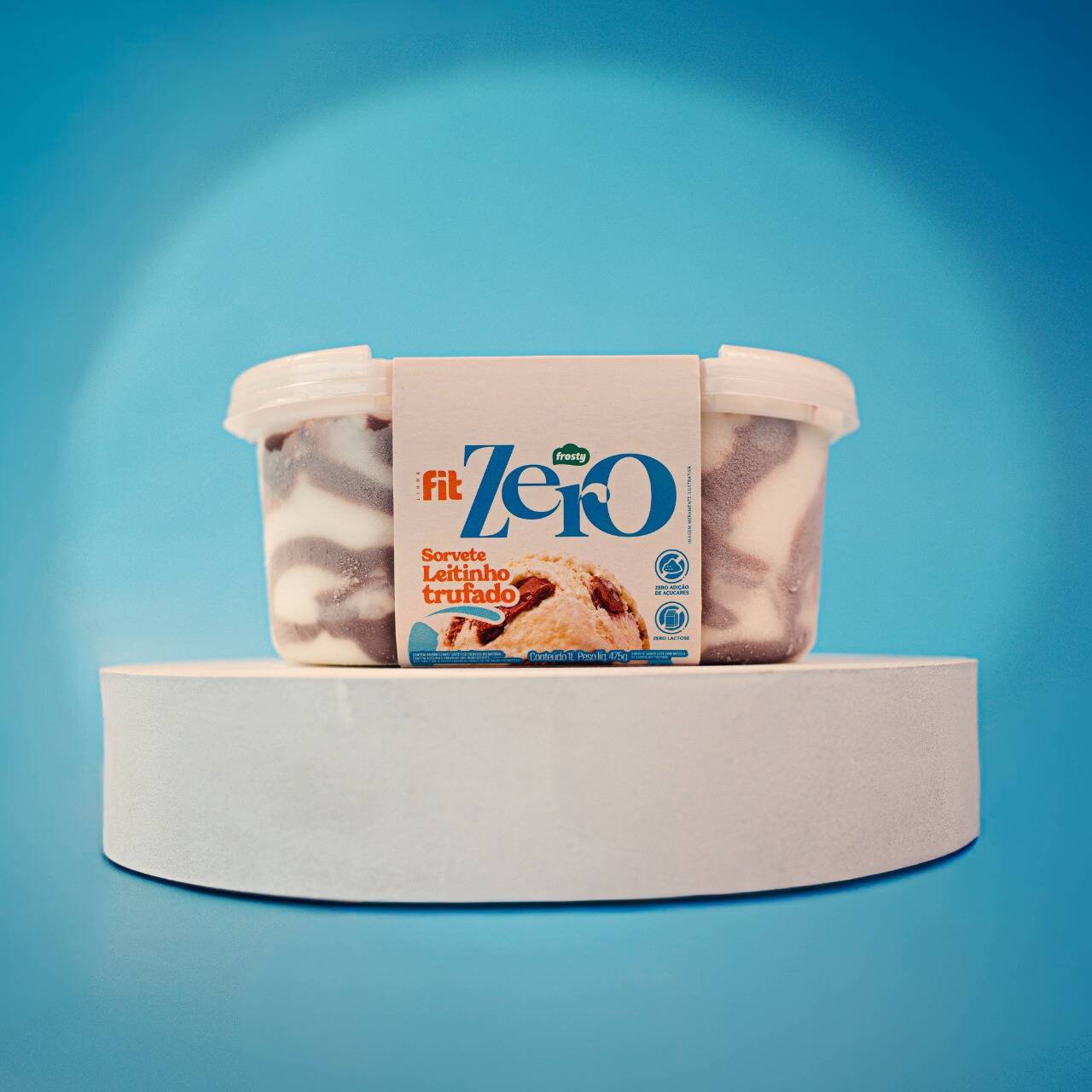 Delicioso sorvete sabor leitinho com trufa de chocolate, zero adição de açúcares e zero lactose. Cremoso, leve e perfeito.
Alérgicos: contém leite, derivados de leite e soja. Pode conter aveia, avelã, centeio, amendoim, amêndoa, pistache, castanha-do-pará, castanha-de-caju, cevada, ovo e trigo. Contém glúten.